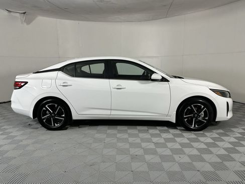 Certified 2025 Nissan Sentra SV FWD image 9