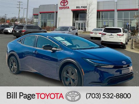 Used 2025 Toyota Prius LE image 1