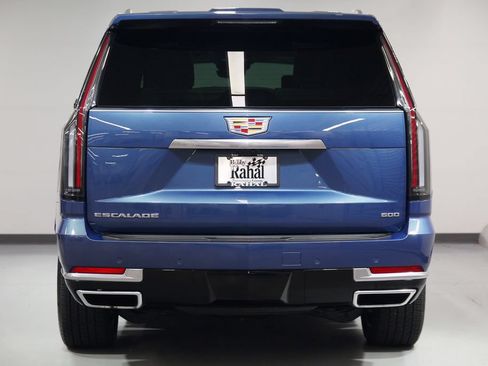 Used 2026 Cadillac Escalade Platinum Luxury AWD/4WD image 2