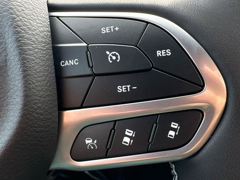 Used 2026 Chrysler Pacifica Select FWD image 31