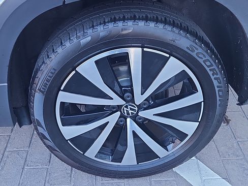 Certified 2023 Volkswagen Taos SE w/ Panoramic Sunroof Package image 27