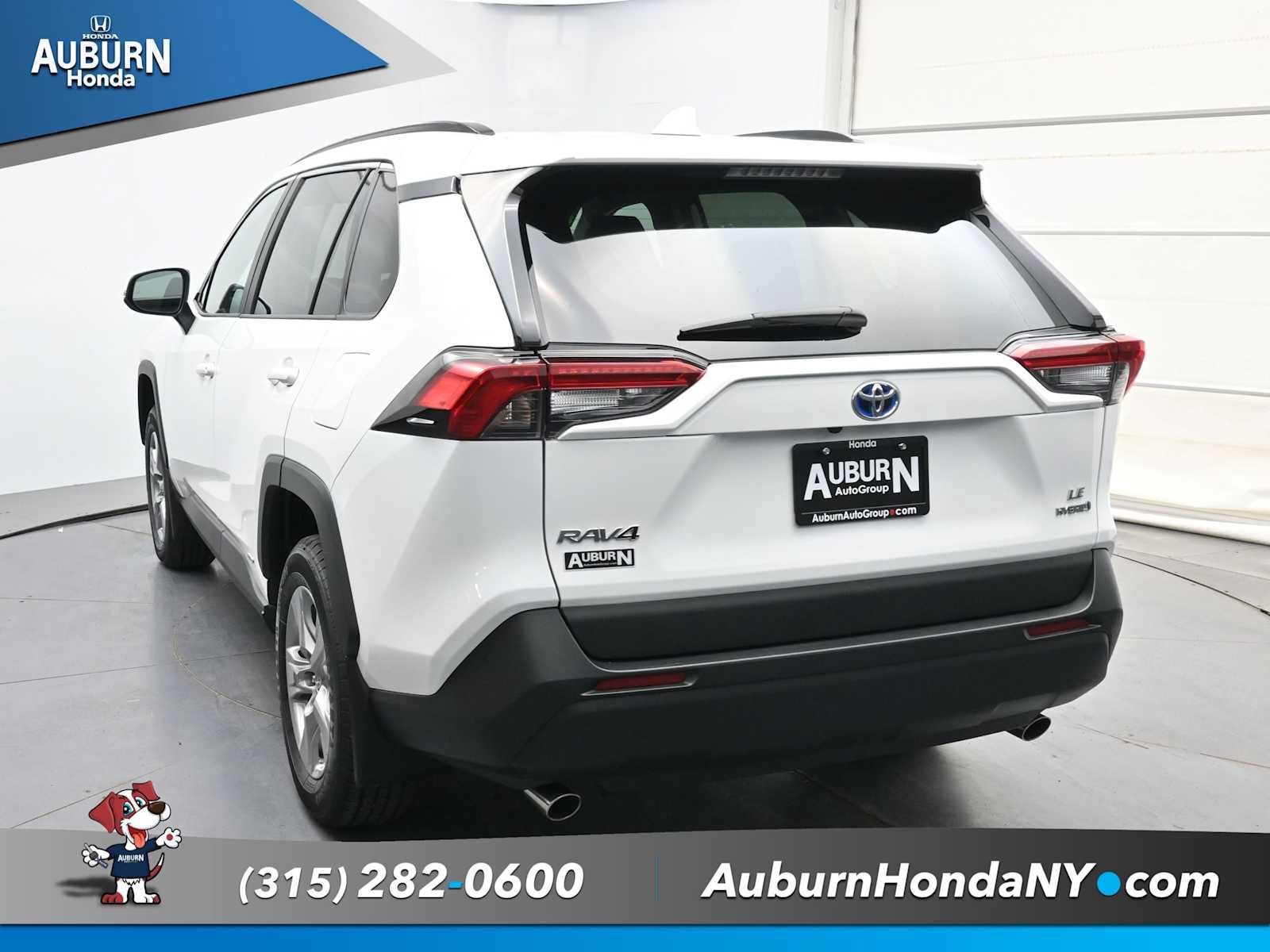Used 2023 Toyota RAV4 LE AWD/4WD image 16