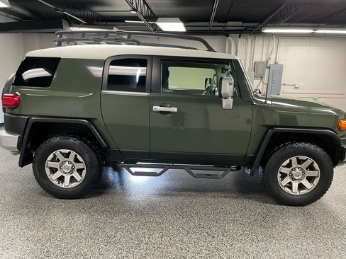 Used 2014 Toyota FJ Cruiser 4WD w/ Convenience Package image 5