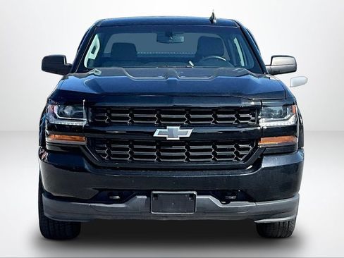 Used 2018 Chevrolet Silverado 1500 Custom w/ Custom Convenience Package AWD/4WD image 4