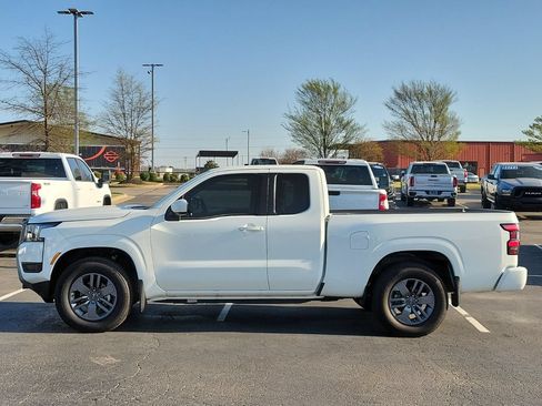 Used 2025 Nissan Frontier SV RWD image 3