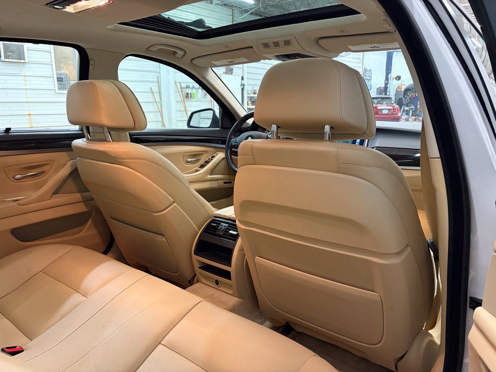 Used 2014 BMW 550i xDrive Sedan AWD/4WD image 30