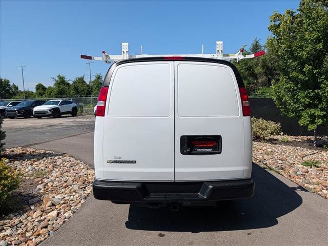 Used 2021 Chevrolet Express 3500 w/ Driver Convenience Package RWD image 4