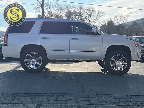 Used 2017 Cadillac Escalade Luxury image 7