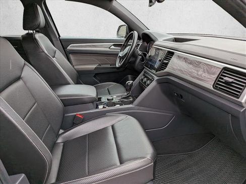 Used 2022 Volkswagen Atlas Cross Sport SE image 21