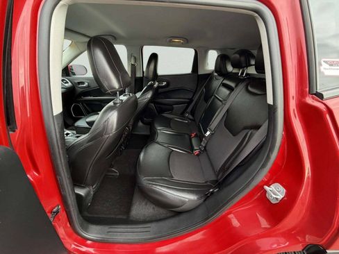 Used 2019 Jeep Compass Latitude AWD/4WD image 18