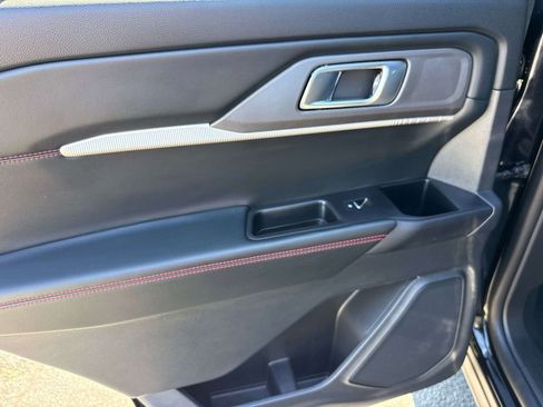 Used 2025 Ford Explorer ST-Line w/ Premium Package image 9