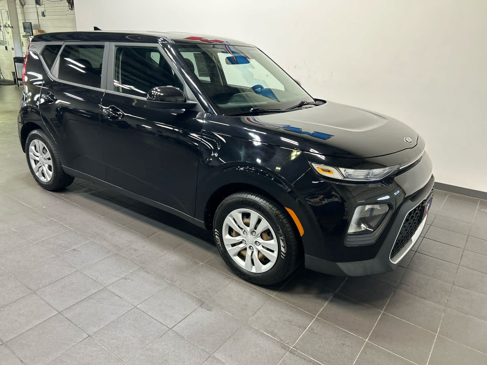 Used 2021 Kia Soul LX FWD image 2