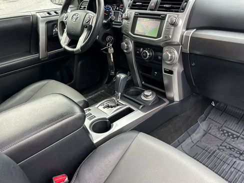 Used 2017 Toyota 4Runner SR5 Premium image 16