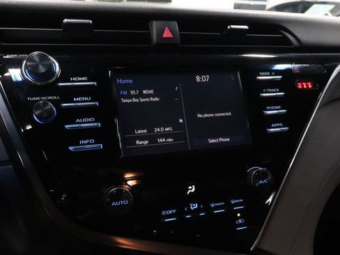 Used 2018 Toyota Camry SE FWD image 32
