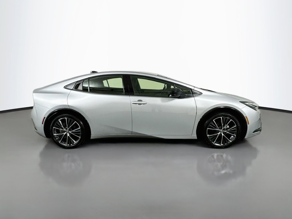 Used 2026 Toyota Prius XLE FWD image 4