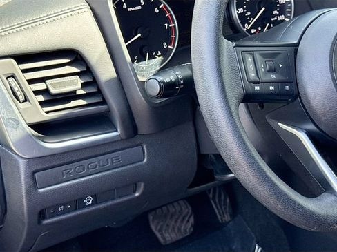 Used 2024 Nissan Rogue S FWD image 10