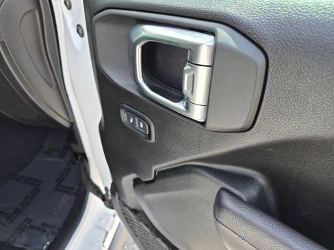 Used 2025 Jeep Gladiator Sport AWD/4WD image 27