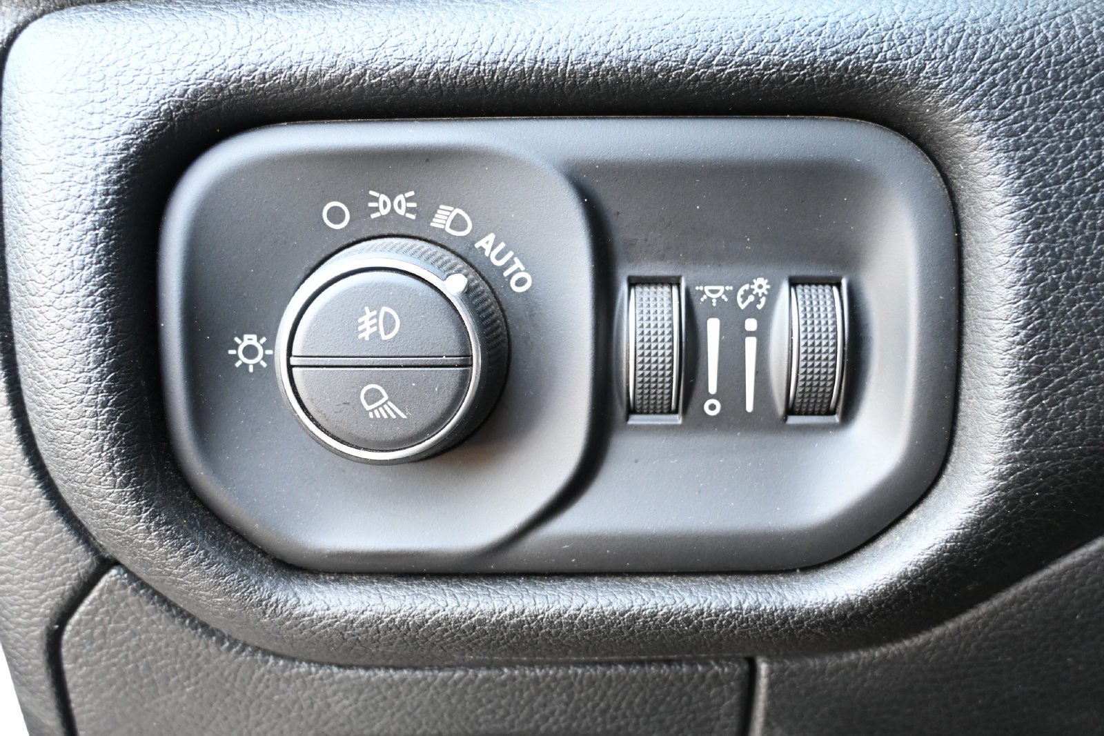 Used 2025 RAM 1500 Big Horn AWD/4WD image 10