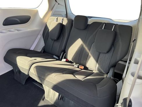 Used 2022 Chrysler Voyager LX FWD image 21