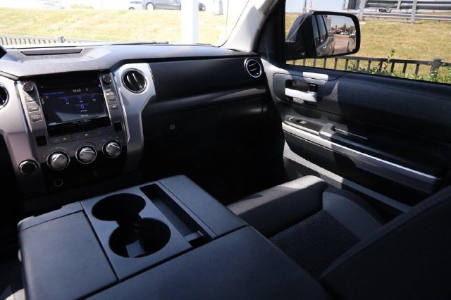 Used 2017 Toyota Tundra SR5 AWD/4WD image 23