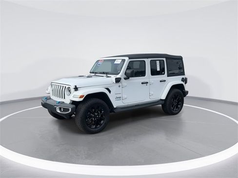 Used 2022 Jeep Wrangler Unlimited Sahara w/ Cold Weather Group image 3