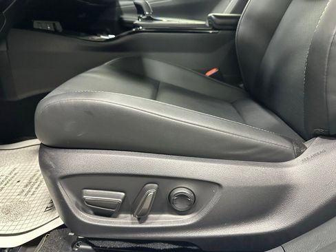 Used 2025 Toyota Prius XLE image 12