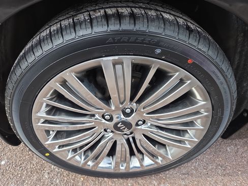 Used 2014 Kia Cadenza Limited image 9