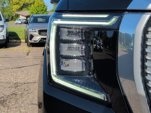 Used 2021 GMC Yukon Denali w/ Denali Premium Package AWD/4WD image 44
