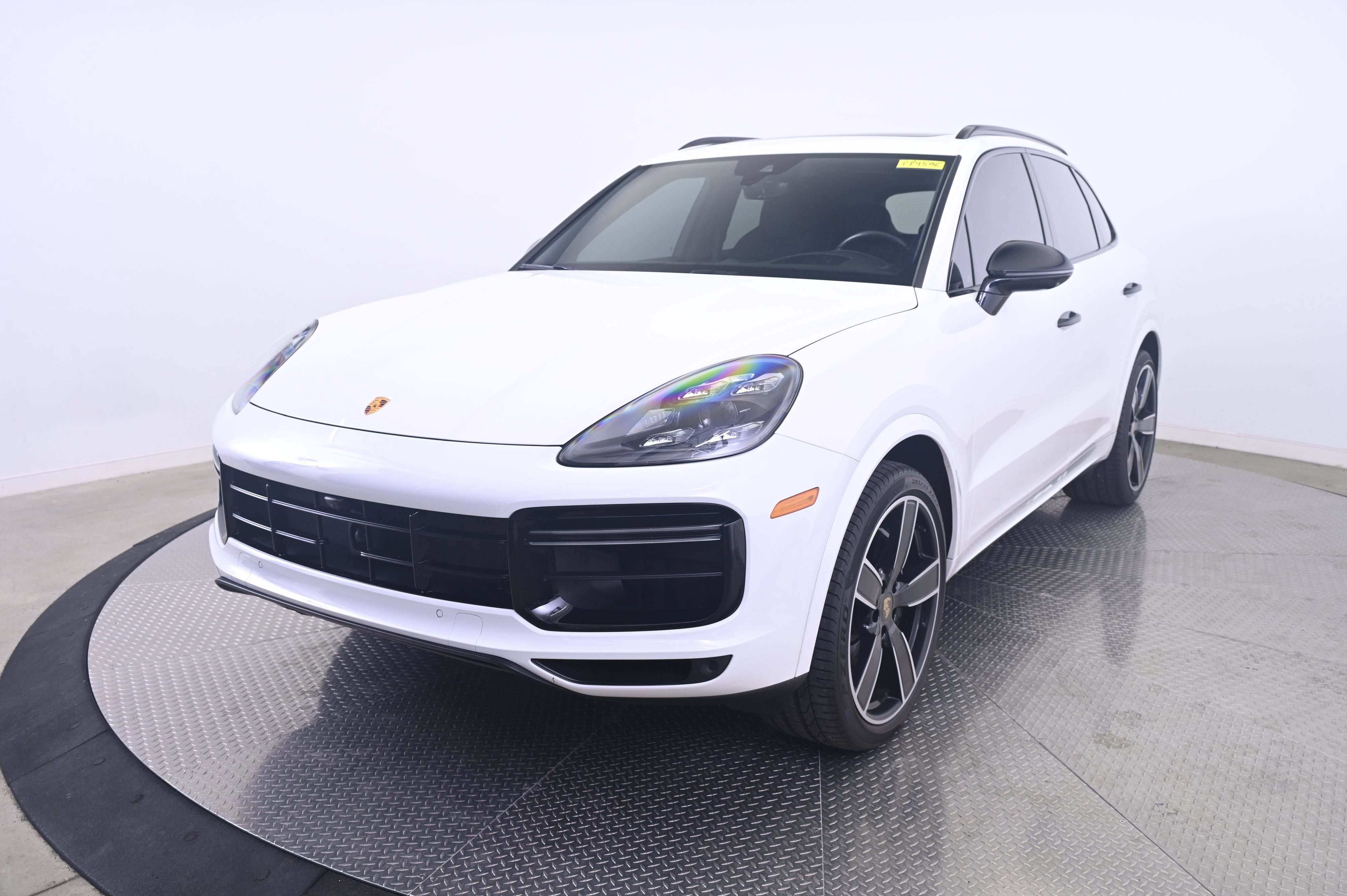 Certified 2023 Porsche Cayenne Turbo AWD/4WD image 1