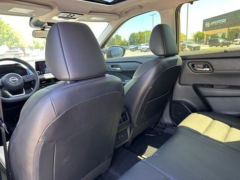 Used 2024 Nissan Rogue SV w/ SV Premium Package image 19