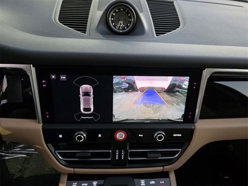 Used 2024 Porsche Macan S image 23