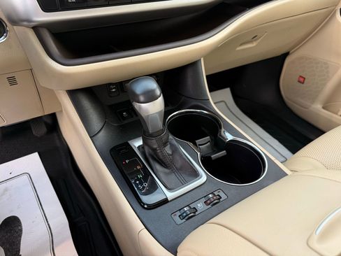 Used 2019 Toyota Highlander Limited image 47