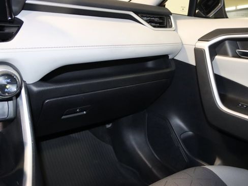 Used 2022 Toyota RAV4 XLE image 49