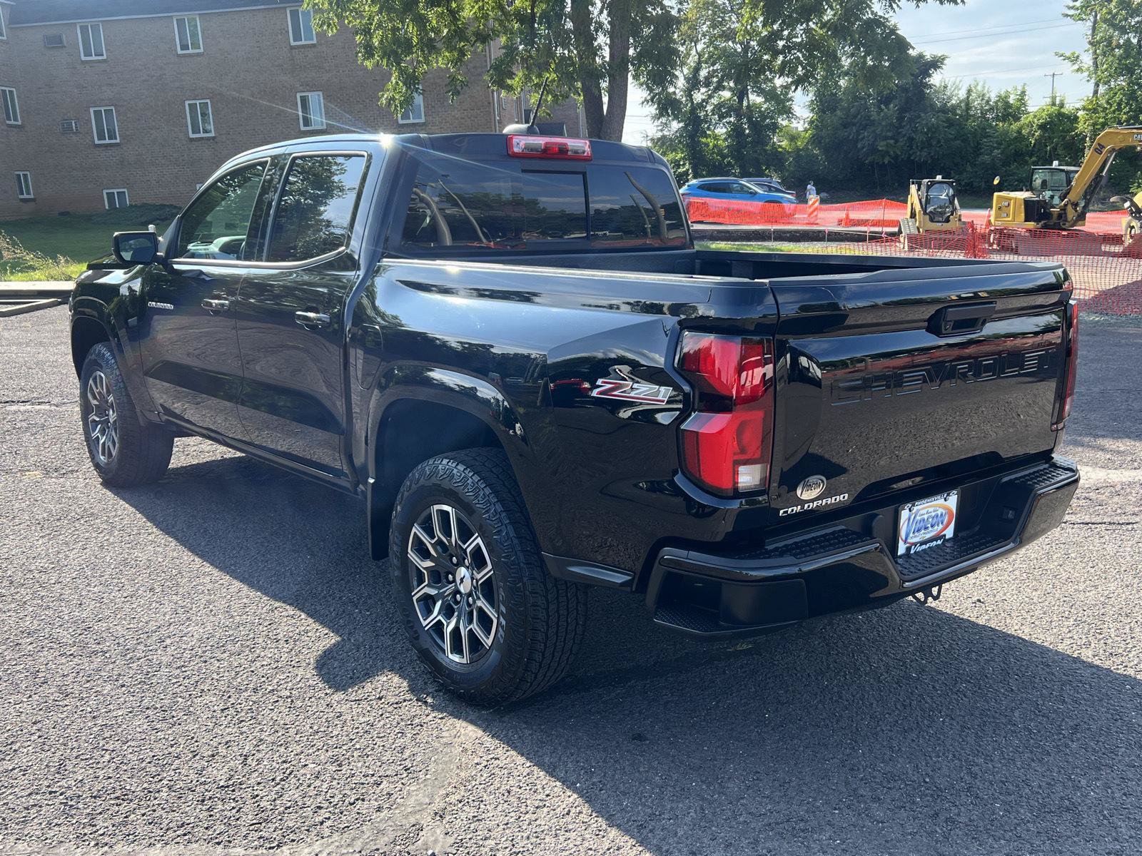 Used 2023 Chevrolet Colorado Z71 w/ Z71 Convenience Package 2 AWD/4WD image 5