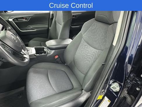 Used 2022 Toyota RAV4 XLE w/ Convenience Package image 10