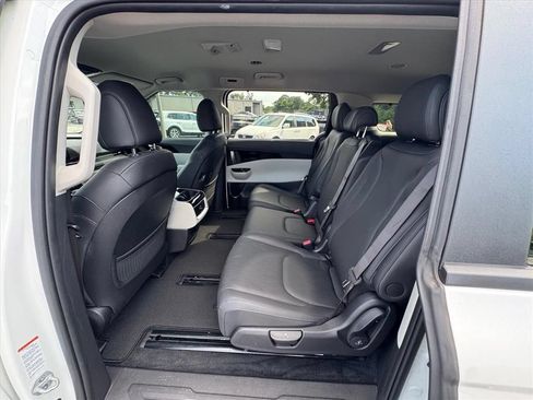 Certified 2024 Kia Carnival EX FWD image 12
