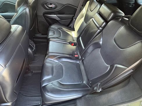 Used 2019 Jeep Cherokee Limited image 26