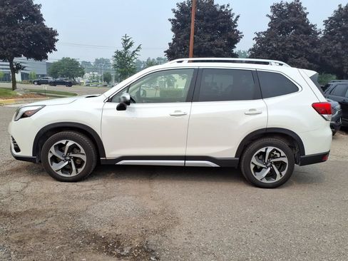 Used 2022 Subaru Forester Touring AWD/4WD image 2