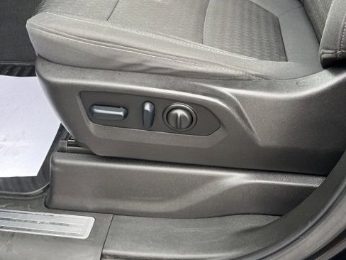 Used 2022 GMC Sierra 2500 SLE w/ SLE Value Package; image 10