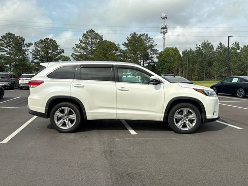 Used 2019 Toyota Highlander Limited FWD image 6