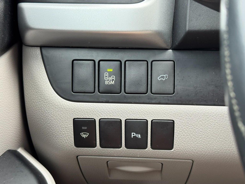 Used 2016 Toyota Highlander Limited AWD/4WD image 27