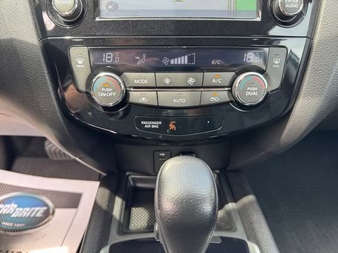 Used 2015 Nissan Rogue SL AWD/4WD image 24