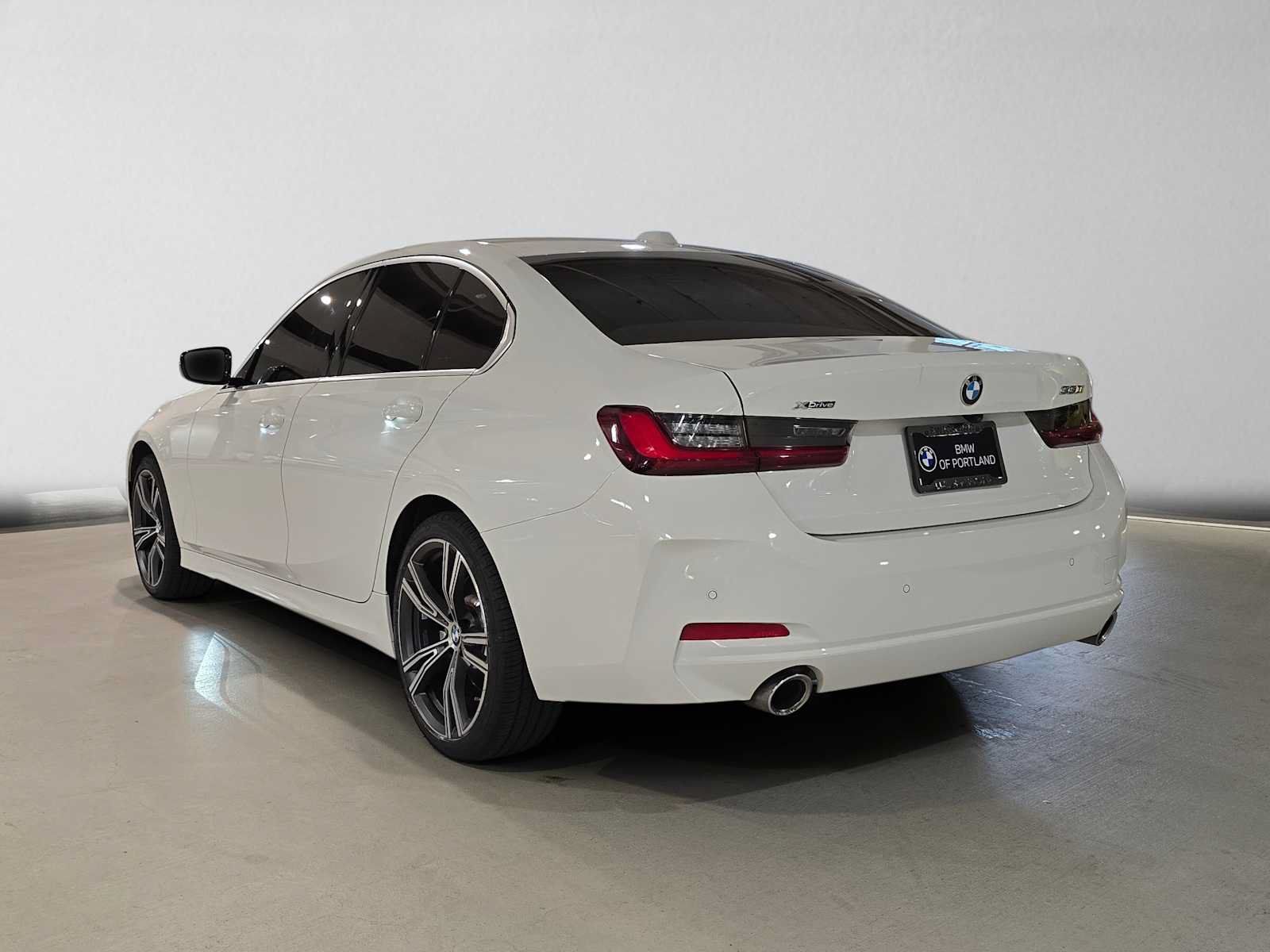 Used 2024 BMW 330i xDrive Sedan w/ Convenience Package AWD/4WD image 5