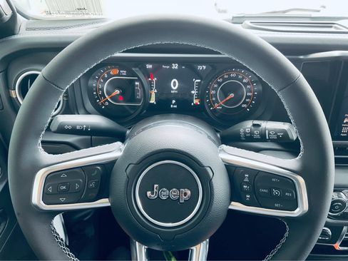 New 2025 Jeep Wrangler Unlimited Sahara w/ Technology Group AWD/4WD image 49