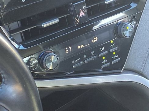 Used 2021 Toyota Camry XLE image 17