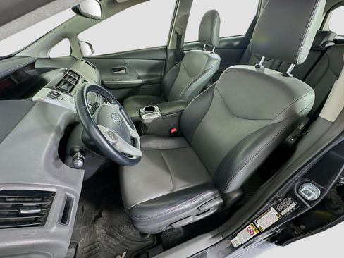 Used 2014 Toyota Prius V Five FWD image 13