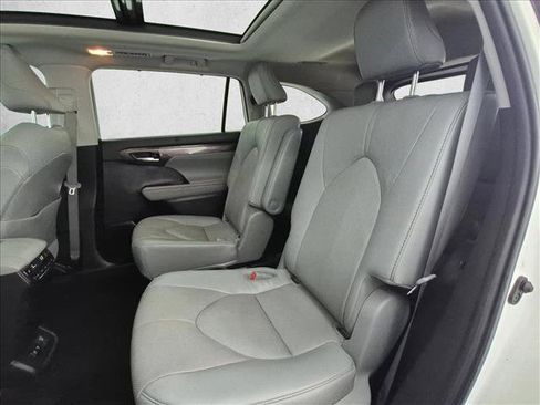 Used 2021 Toyota Highlander Platinum AWD/4WD image 22