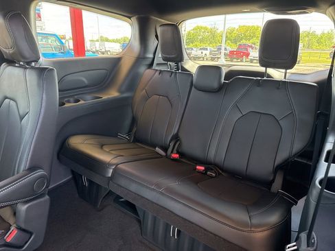 New 2026 Chrysler Voyager LX image 25