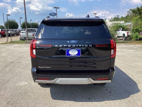 New 2025 Ford Expedition Platinum image 8