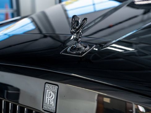 Used 2022 Rolls-Royce Cullinan Black Badge image 18